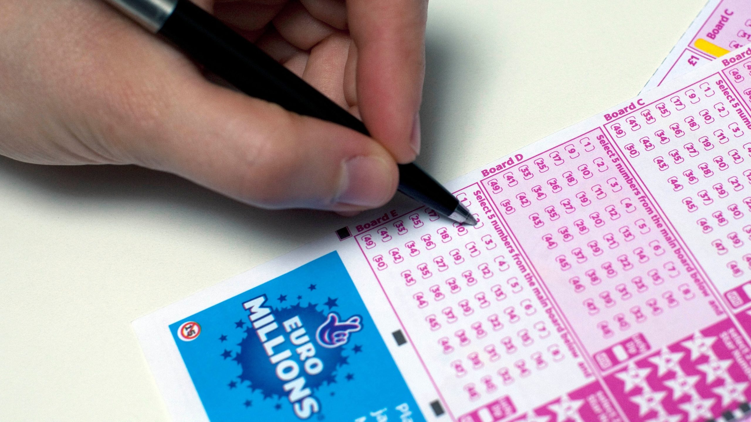 EuroMillions-voittaja, joka voitti 100 miljoonaa euroa, menettää palkintonsa (hansa banka) jos hän ei lunasta sitä 25. heinäkuuta mennessä